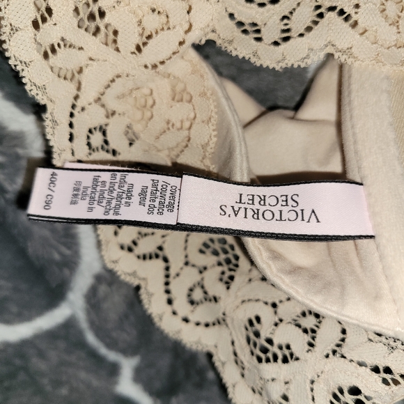 Victoria's Secret Braws 39C & 40C - Picture 7 of 12